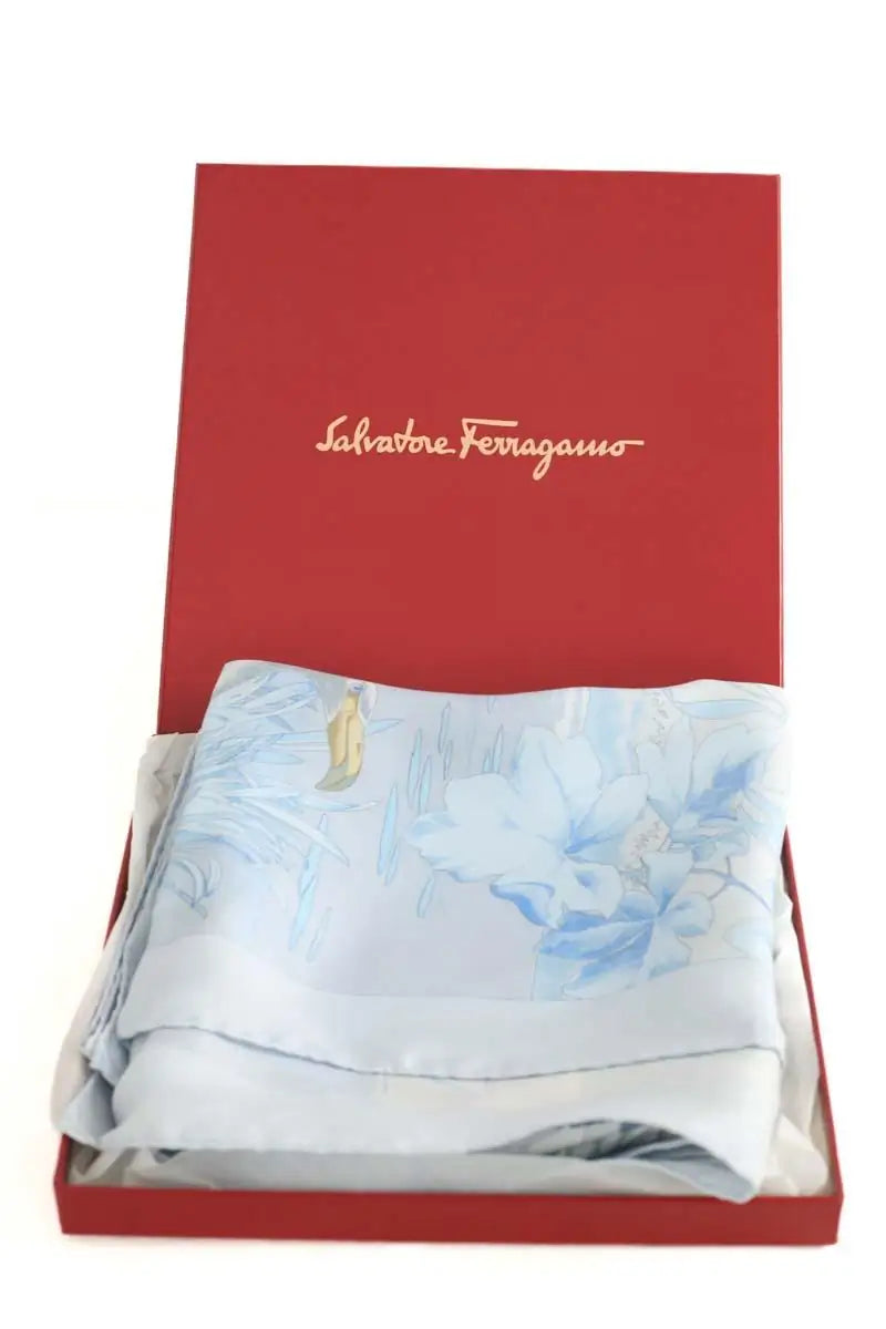Carré Salvatore Ferragamo Bleu en Soie