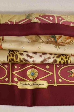 Carré Salvatore Ferragamo Rouge en Soie