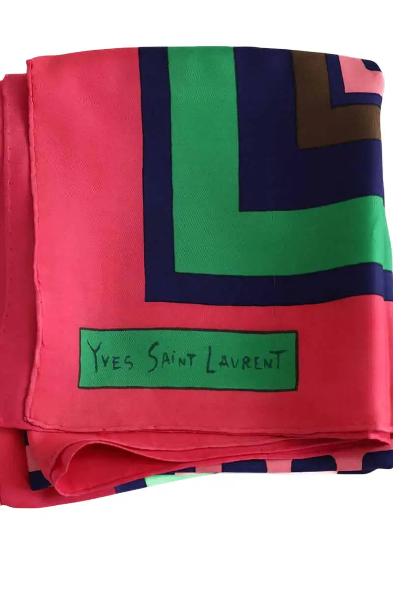 Carré Yves Saint Laurent Rose en Soie - Seconde Main