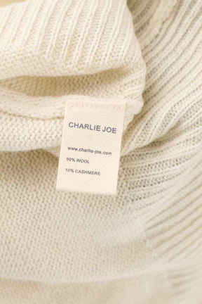 Pulls Charlie Joe  Kaki