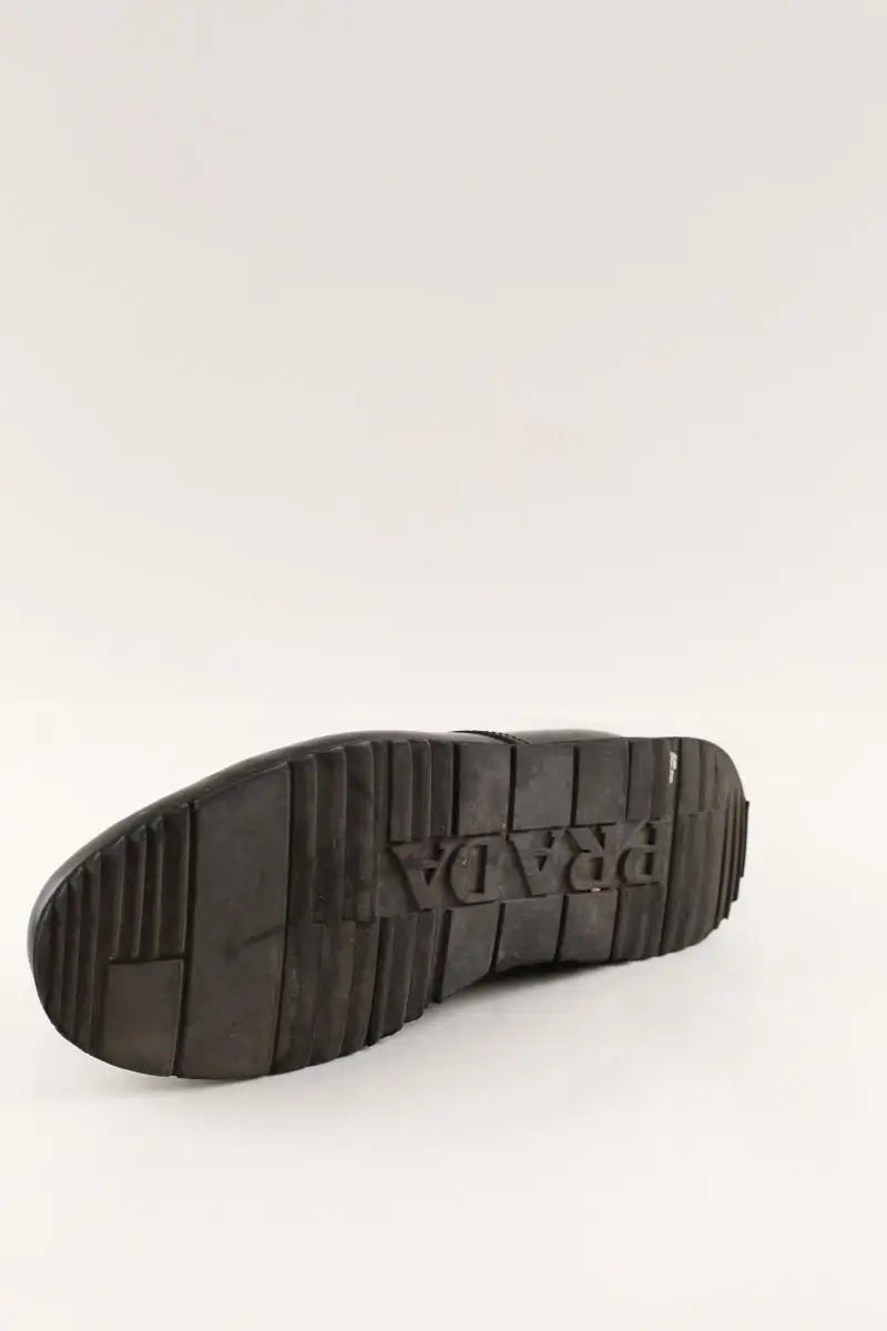 Chaussures à lacets Prada Noir en Cuir