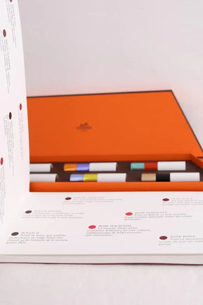 Coffret rouge à lèvres avec livre  Hermès La beauté hermès Orange en 