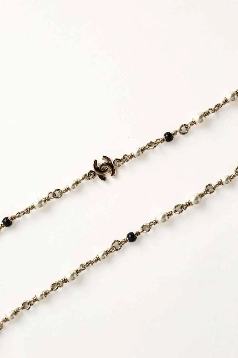 Collier Chanel Doré en Métal