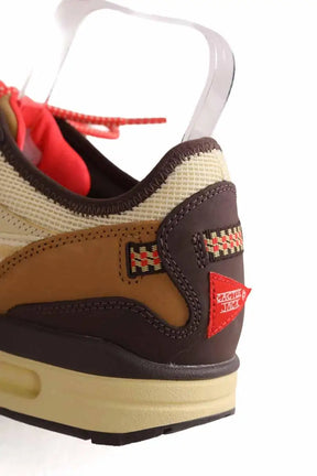 Baskets basses Nike Air Max 1 Marron en Tissu