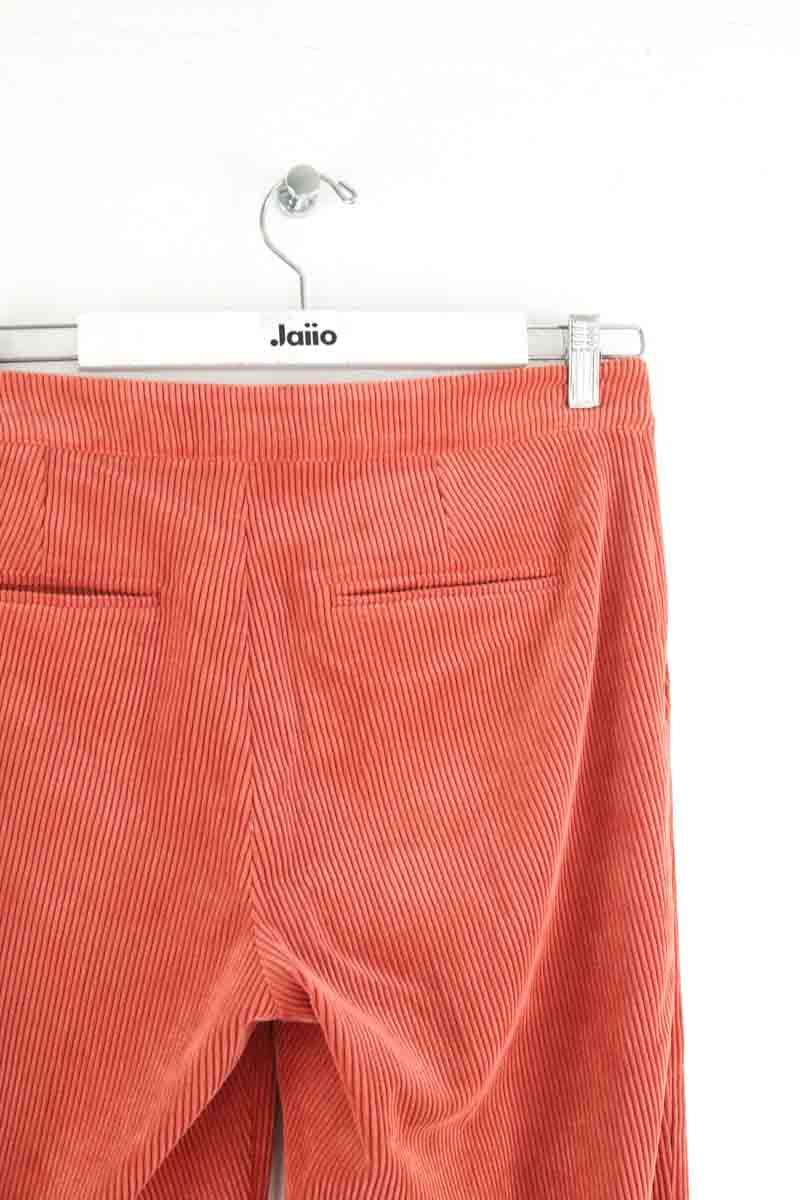 Large Mkt Studio  Orange