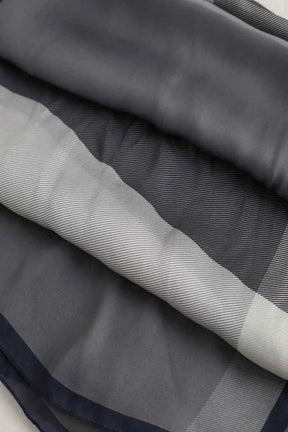 Écharpe Burberry Gris en Synthétique