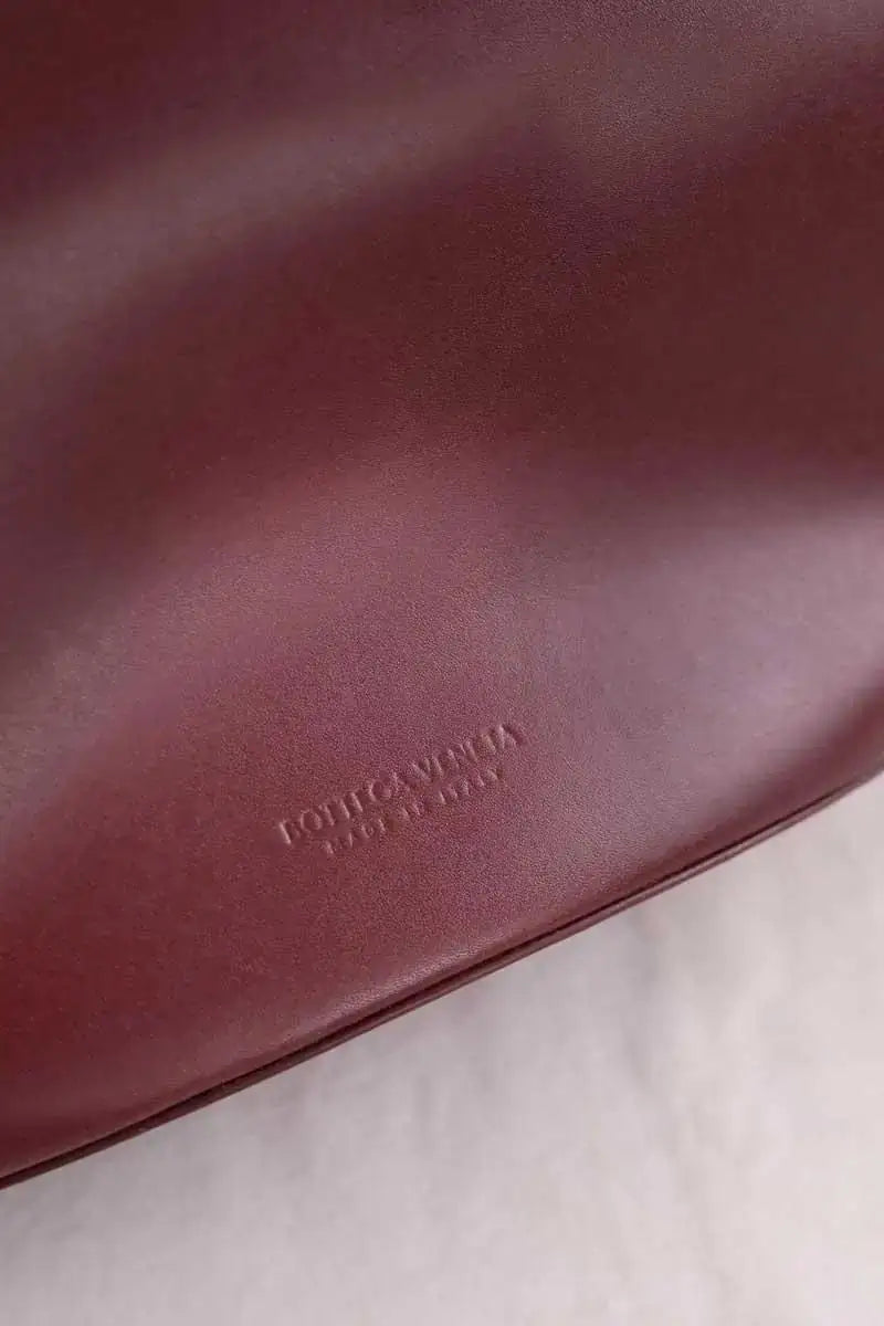Cabas Bottega Veneta Grand double clam bucket bag Bordeaux en Cuir