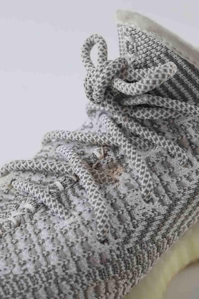 Baskets Yeezy Boost 350 V2 Gris