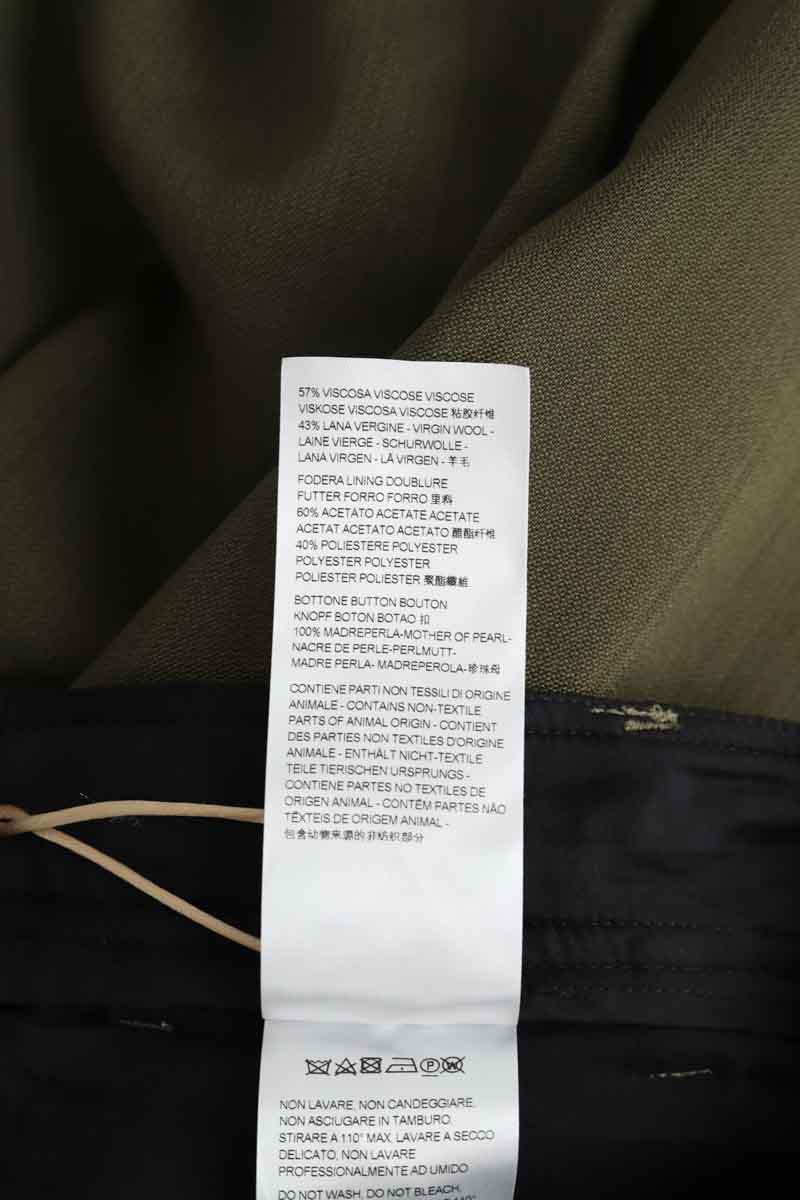 Droit Momoni  Kaki