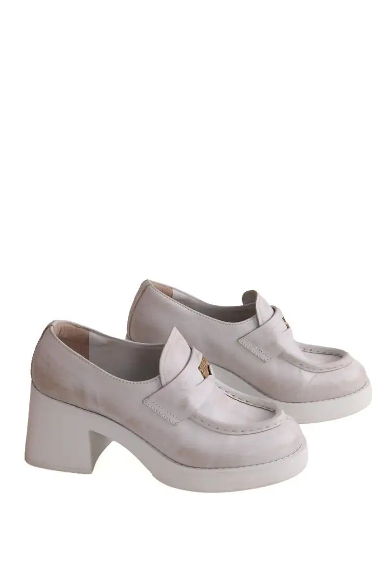 Mocassins Miu Miu Blanc sale Blanc en Cuir