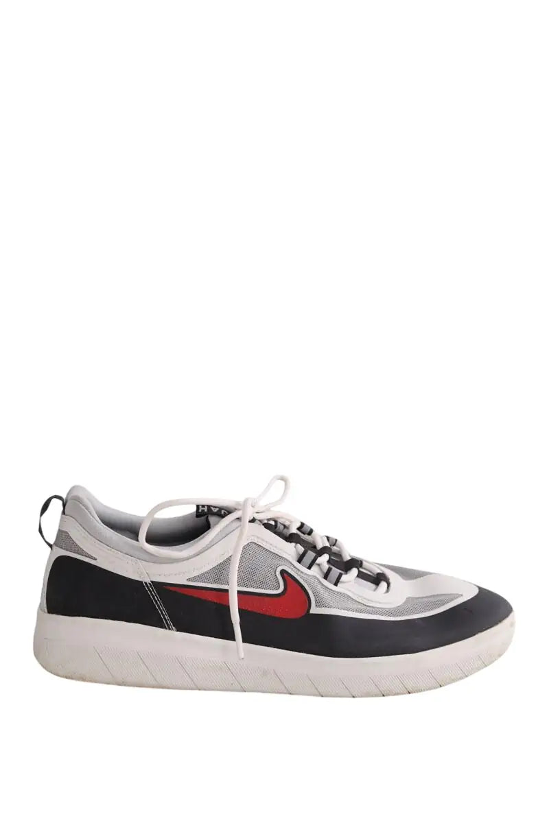 Baskets basses Nike Gris en Tissu, taille 45 - Seconde Main