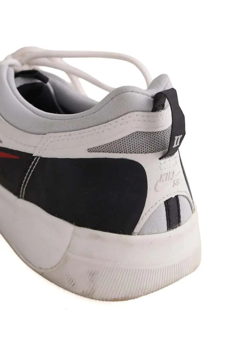 Baskets basses Nike Gris en Tissu
