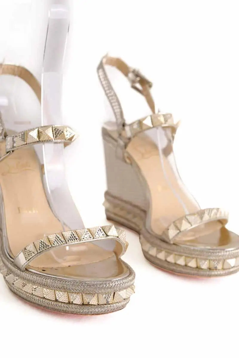 Talons Christian Louboutin Doré en Cuir