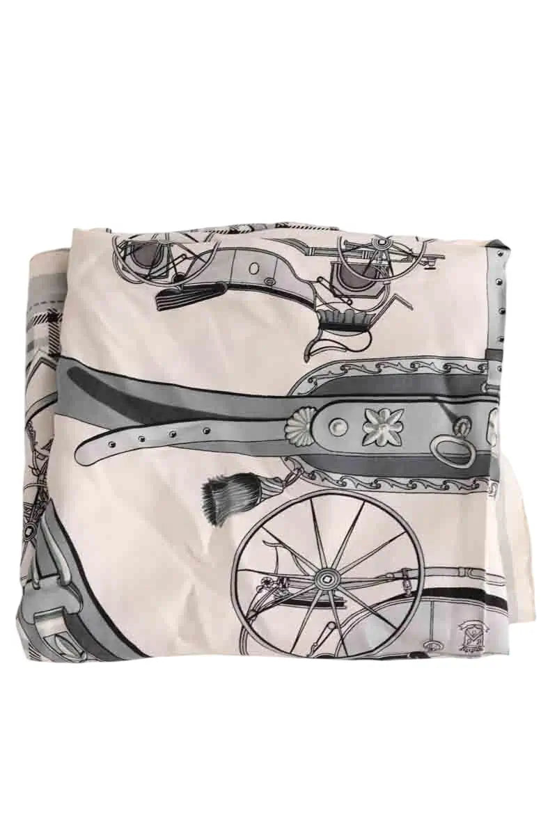 Carré Hermès Les voitures nouvelles Beige en Soie - Seconde Main