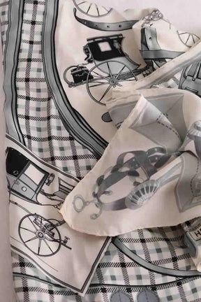Carré Hermès Les voitures nouvelles Beige en Soie