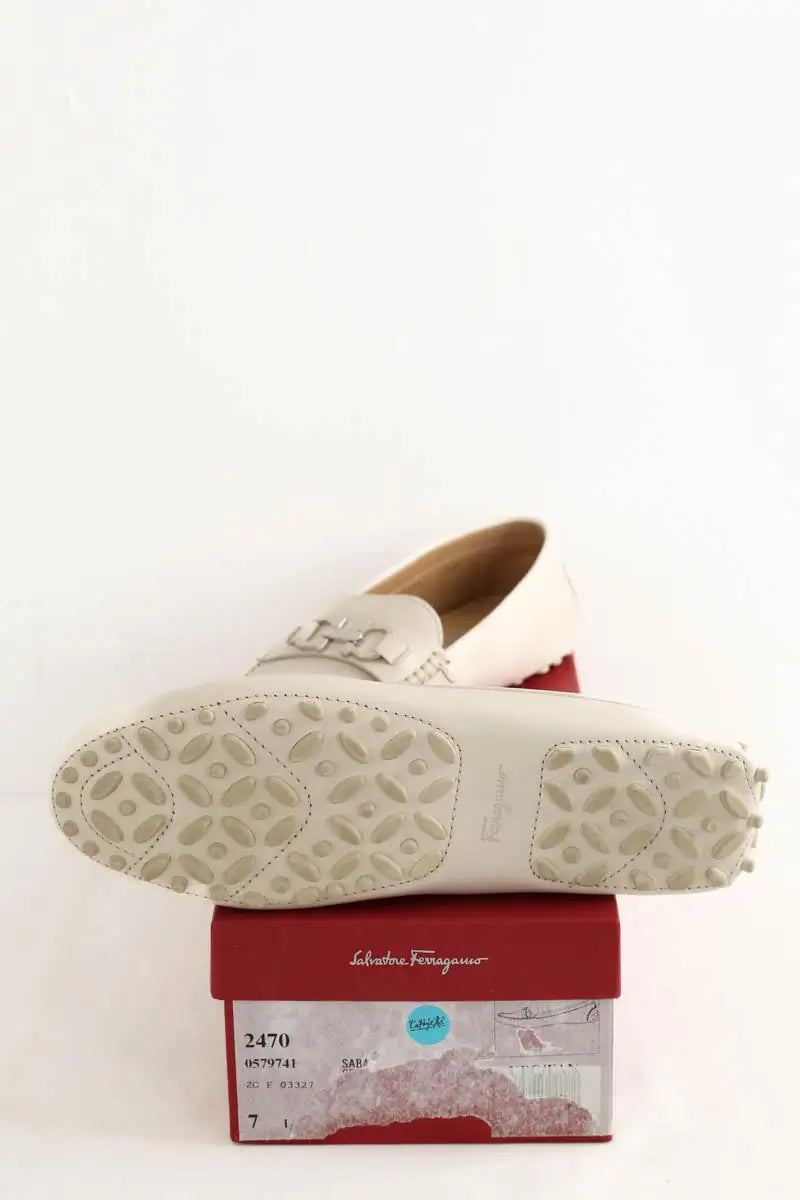Mocassins Salvatore Ferragamo Beige en Cuir