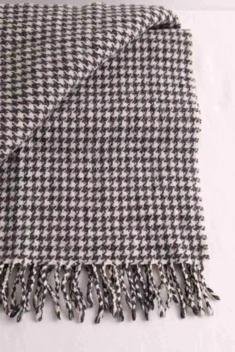 Foulard Sézane Noir en Laine