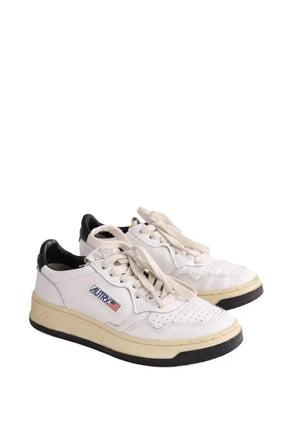 Baskets Autry Blanc en Cuir