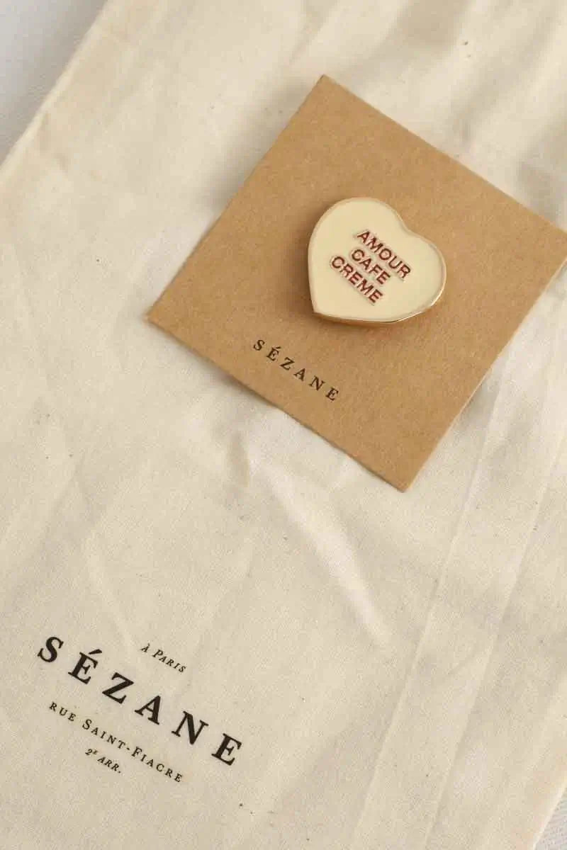 Pin's Sézane Beige en 