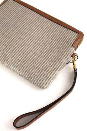 Pochette Celine Triomphe en toile Ecru en Cuir