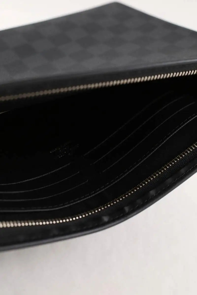 Pochette Louis Vuitton Noir en Cuir