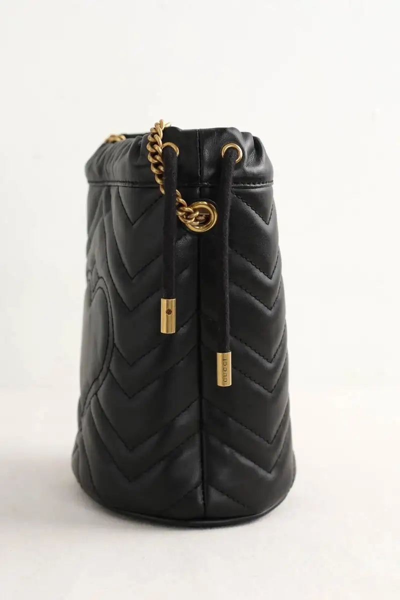 Sac à bandoulière Gucci Seau GG Marmont Noir en Cuir