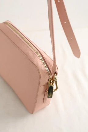 Sac à bandoulière Lacoste Rose en Cuir