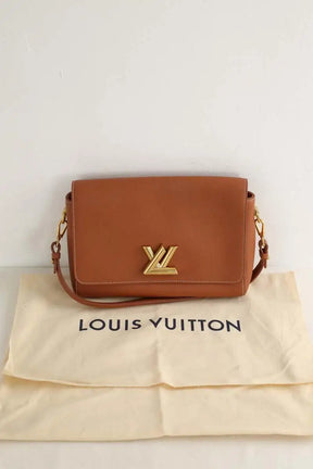 Sac à bandoulière Louis Vuitton Calfskin soft twist shoulder bag cognac Camel en Cuir