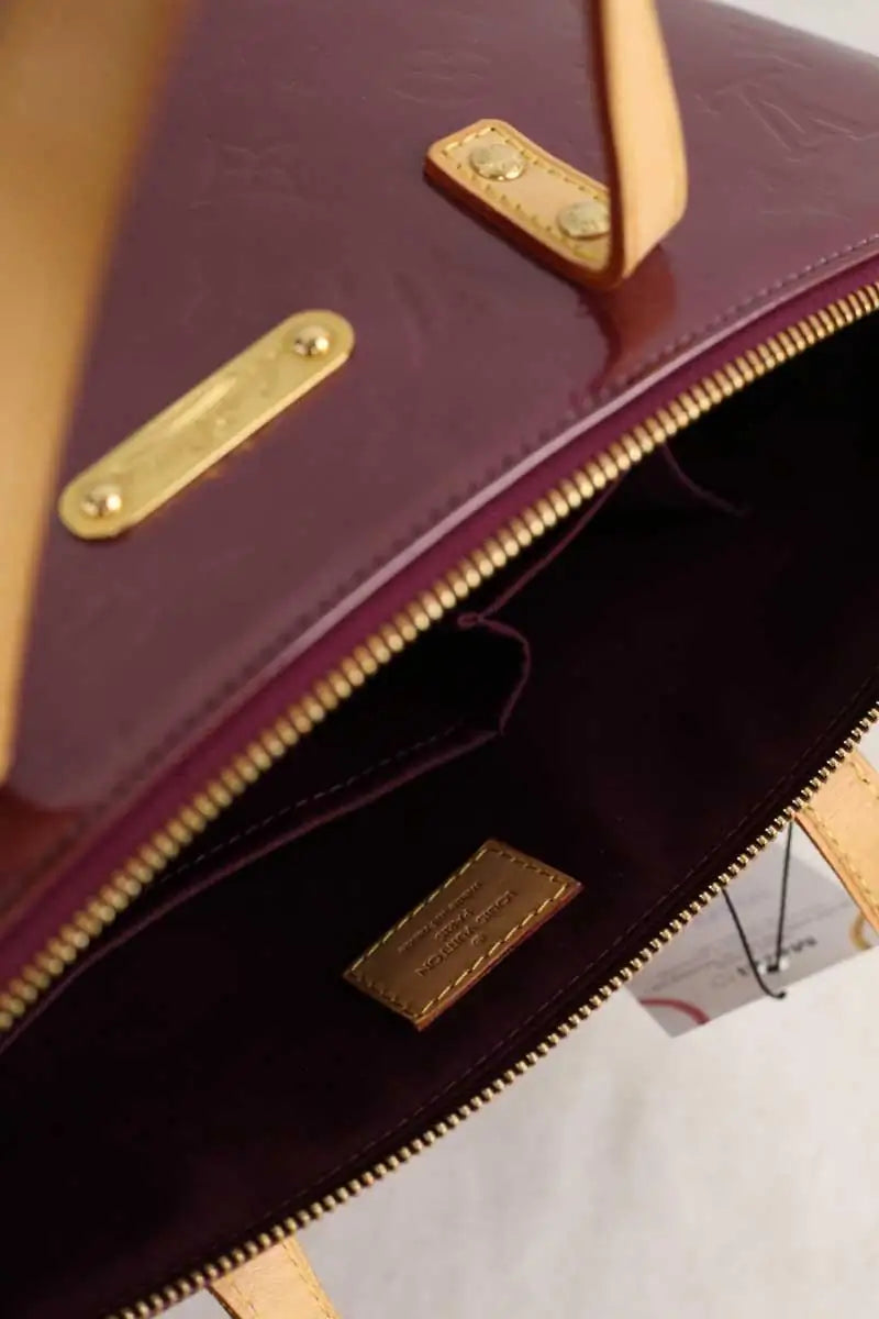 Sac à main Louis Vuitton Bellevue Bordeaux en Cuir verni