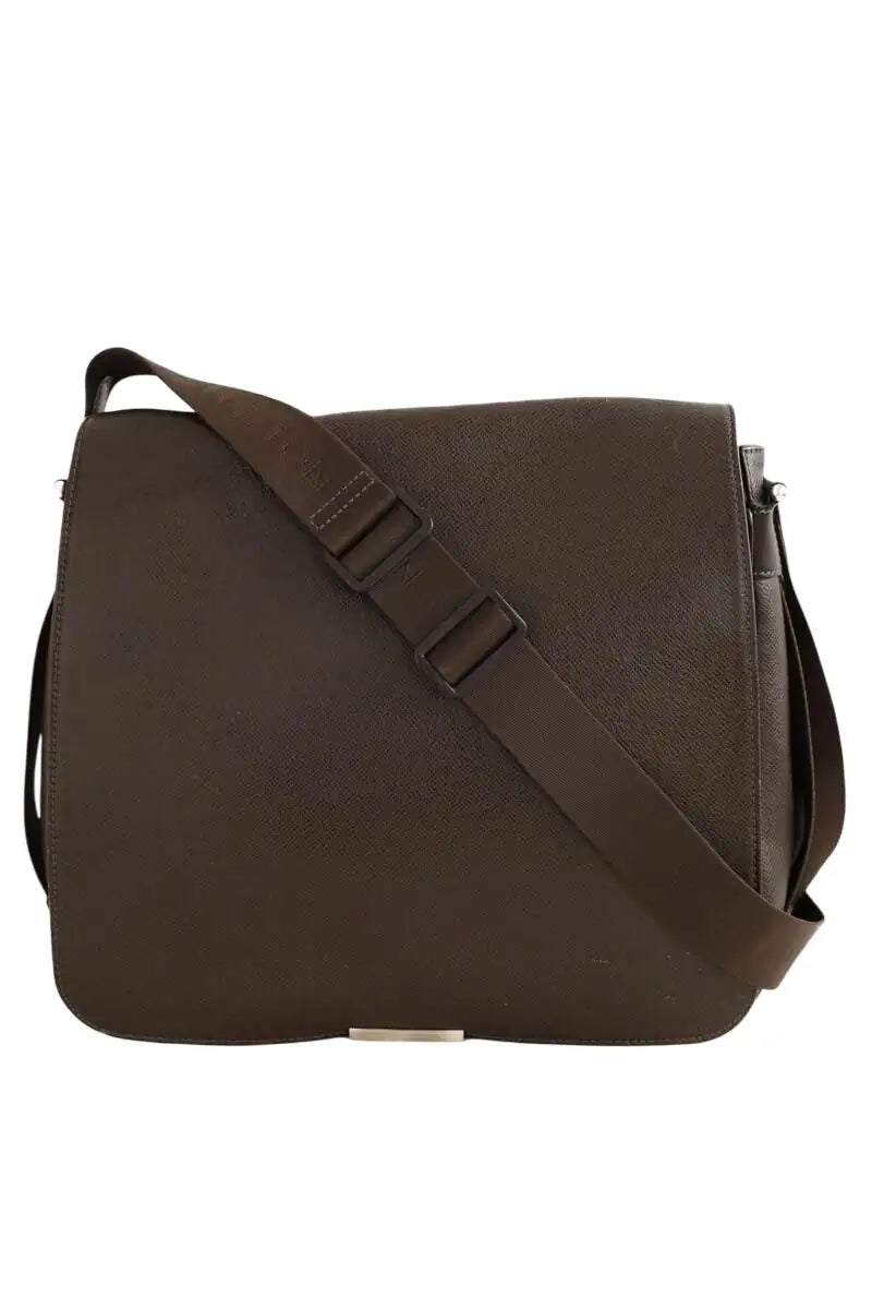 Sac Messenger Louis Vuitton Viktor Taiga Marron en Cuir - Seconde Main