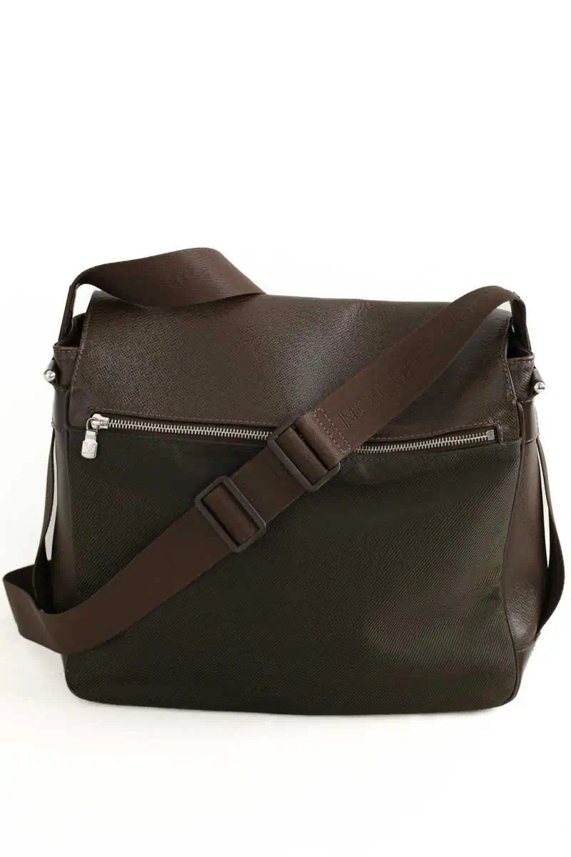 Sac Messenger Louis Vuitton Viktor Taiga Marron en Cuir