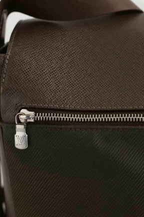 Sac Messenger Louis Vuitton Viktor Taiga Marron en Cuir