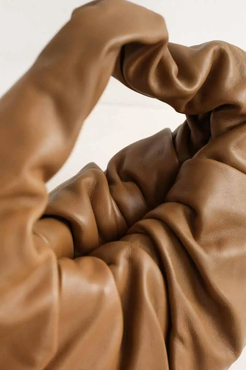 Sac porté épaule Bottega Veneta The Shoulder Pouch Camel en Cuir