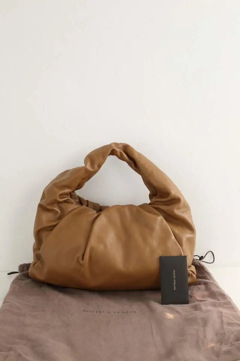 Sac porté épaule Bottega Veneta The Shoulder Pouch Camel en Cuir