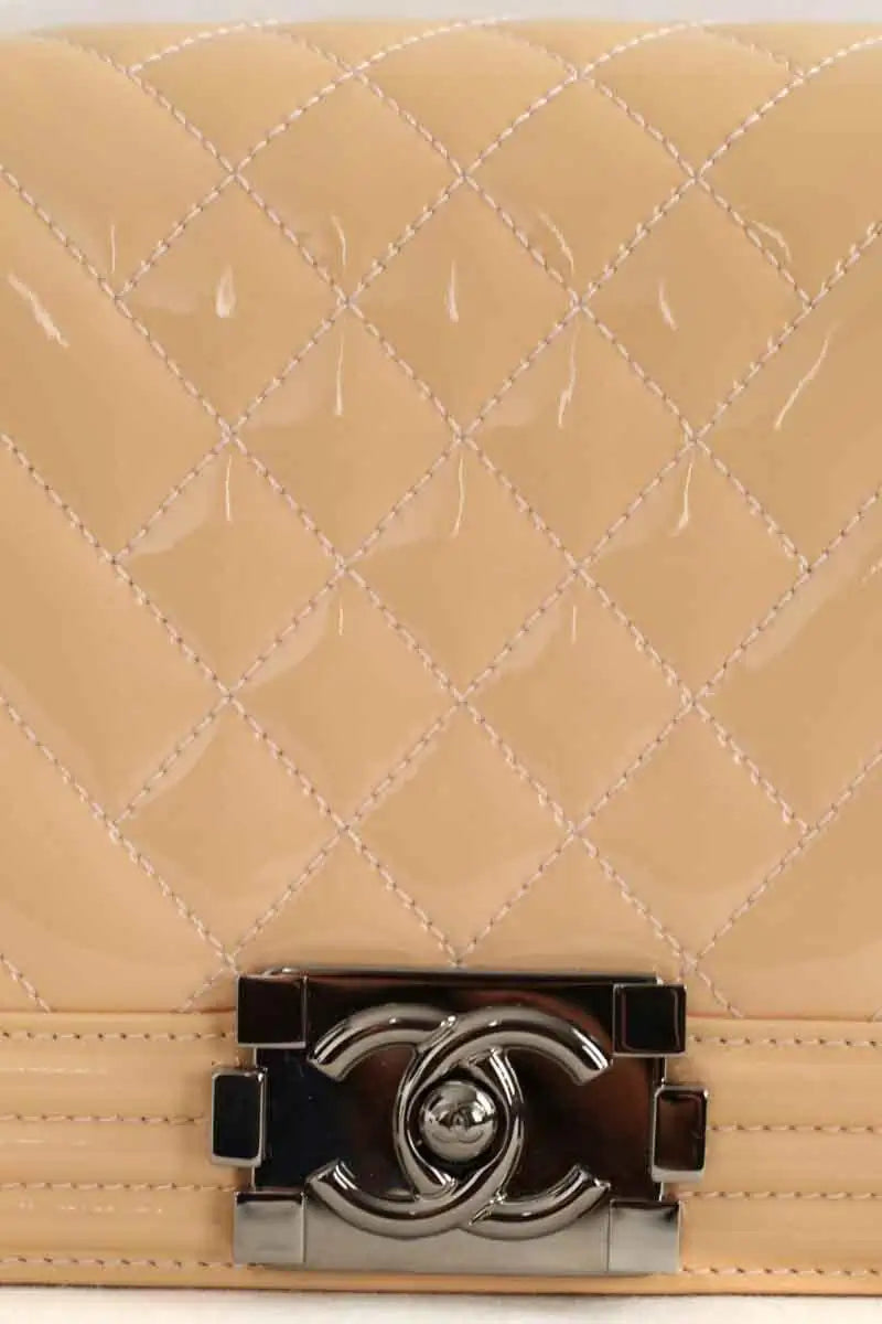 Sac porté épaule Chanel Boy Beige en Cuir verni