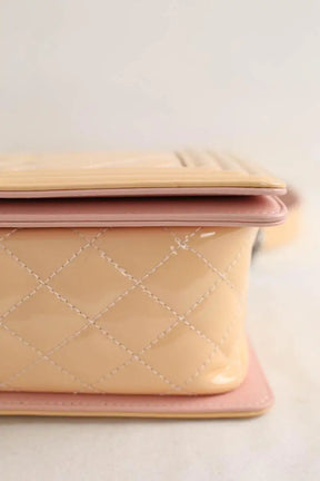 Sac porté épaule Chanel Boy Beige en Cuir verni