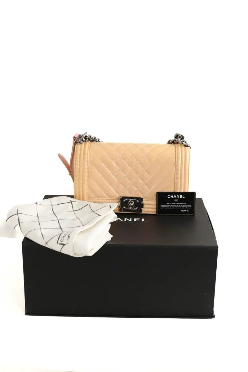 Sac porté épaule Chanel Boy Beige en Cuir verni
