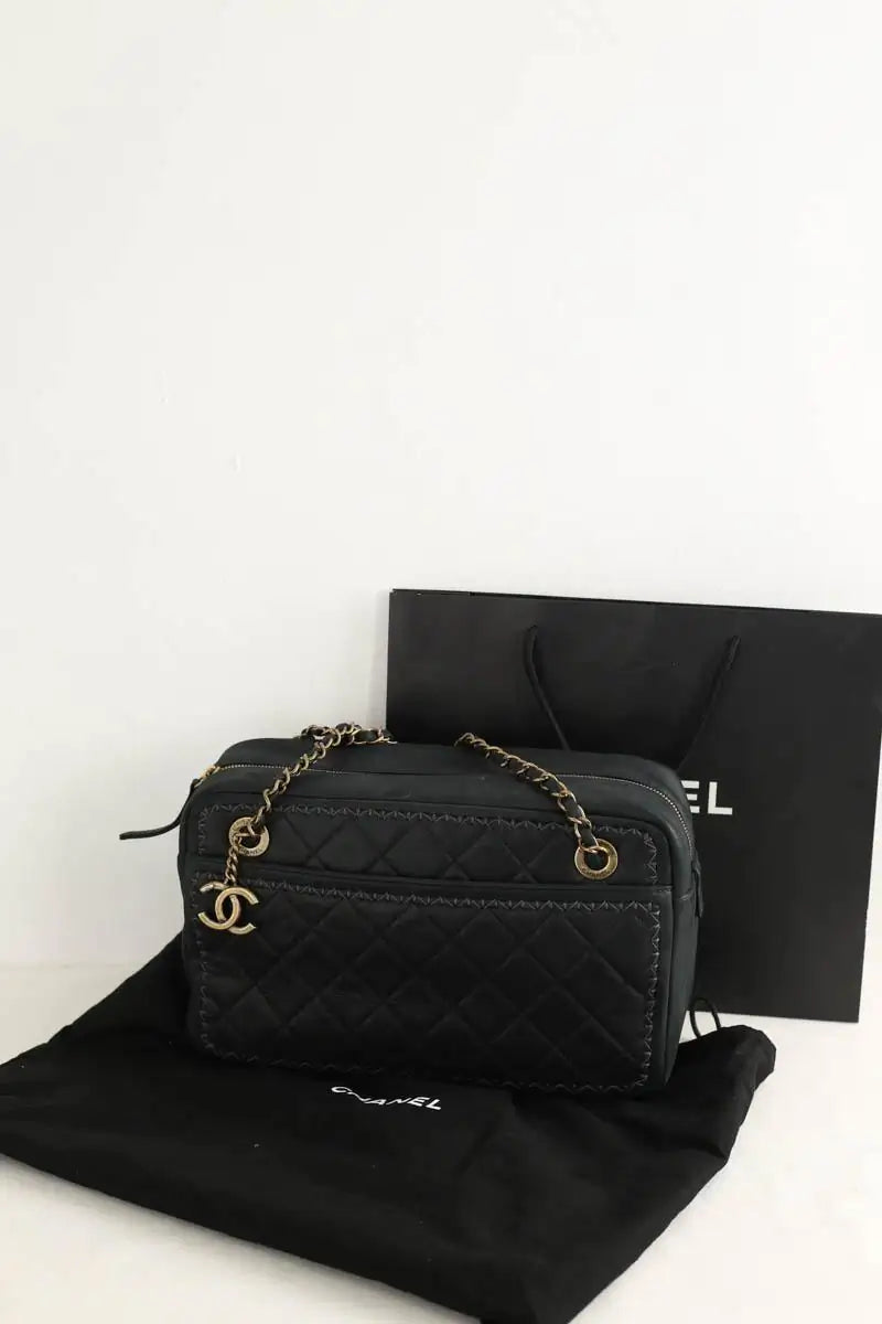 Sac porté épaule Chanel Stitched camera bag Graublau Noir en Cuir