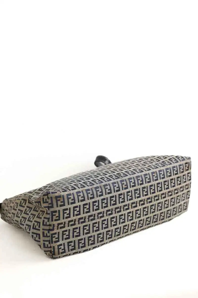 Sac porté épaule Fendi Baguette Gris en Tissu