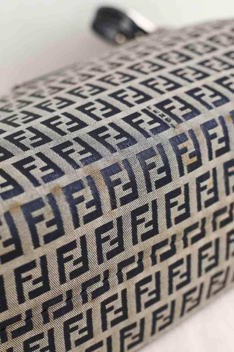 Sac porté épaule Fendi Baguette Gris en Tissu