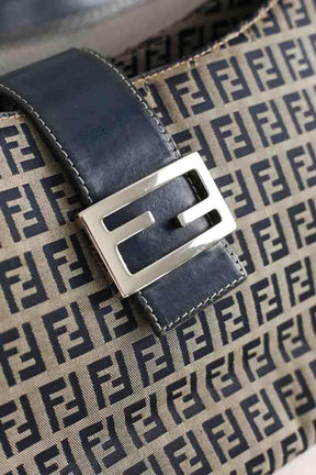 Sac porté épaule Fendi Baguette Gris en Tissu