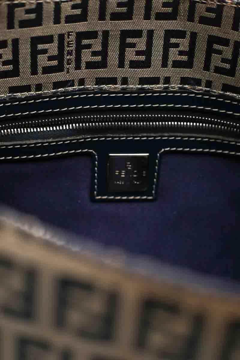 Sac porté épaule Fendi Baguette Gris en Tissu