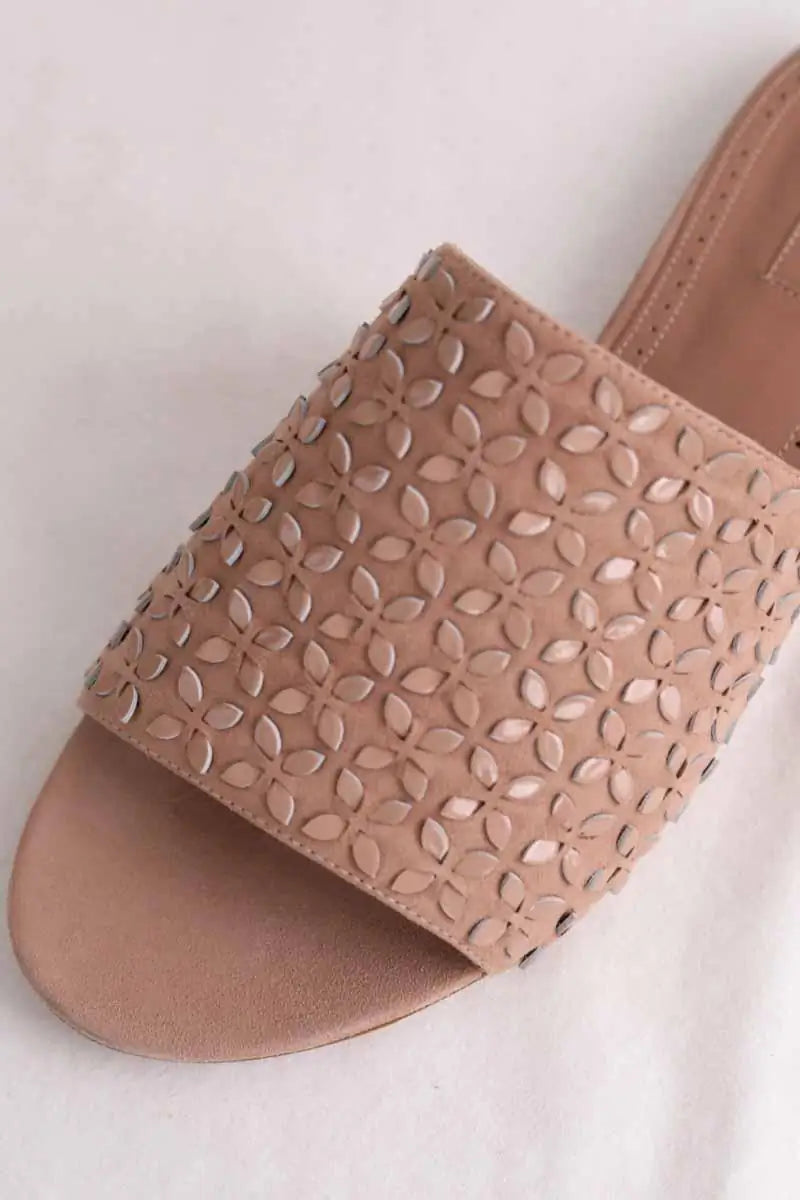 Sandales Alaïa sandales chamois + vernis chair Beige en Cuir