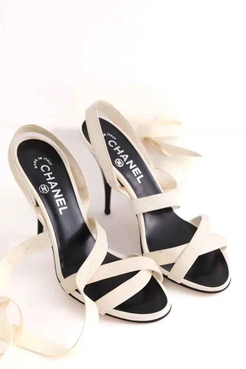 Sandales Chanel Ecru en Cuir