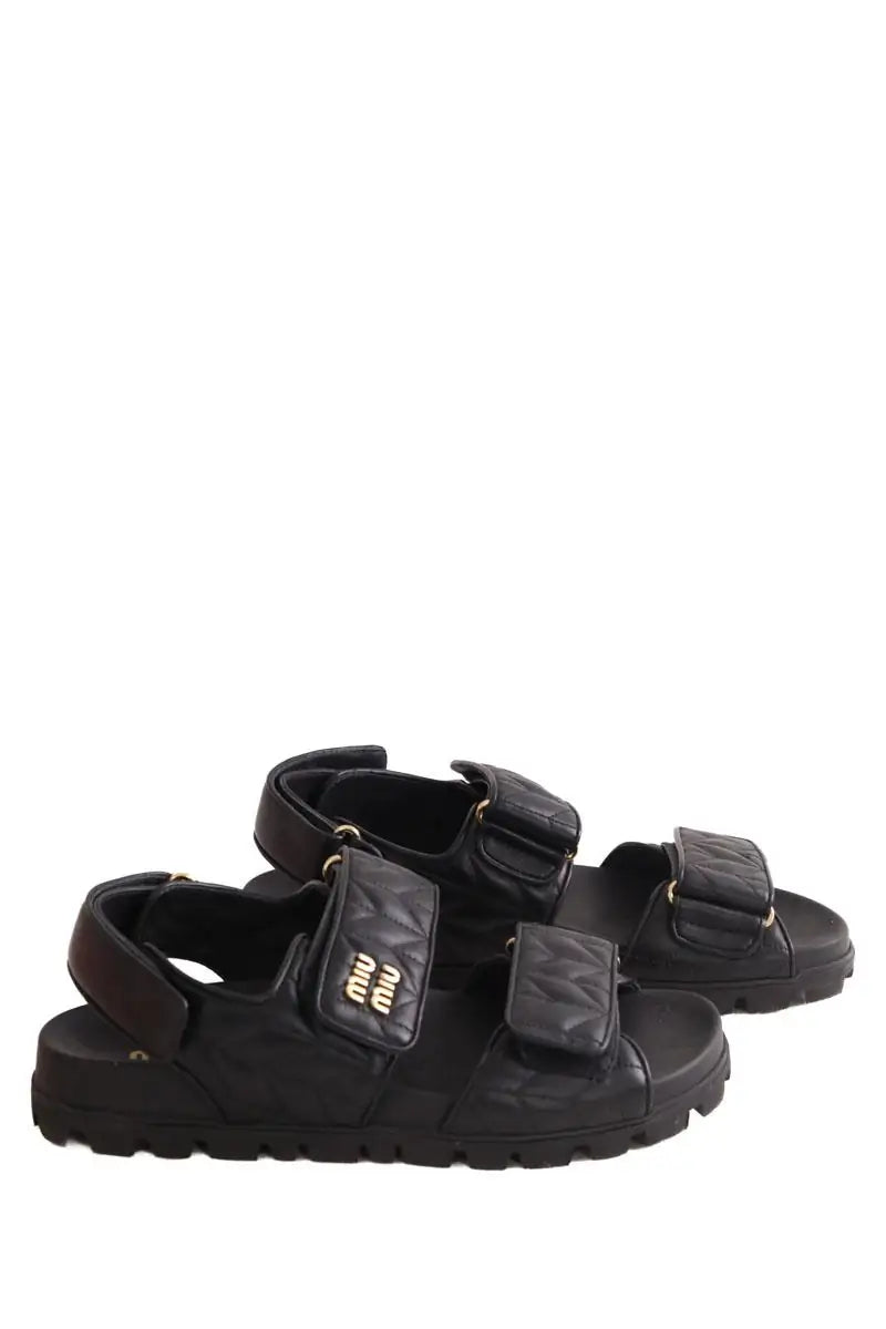 Sandales Miu Miu Sandales sportives en cuir nappa matelassé Noir en Cuir