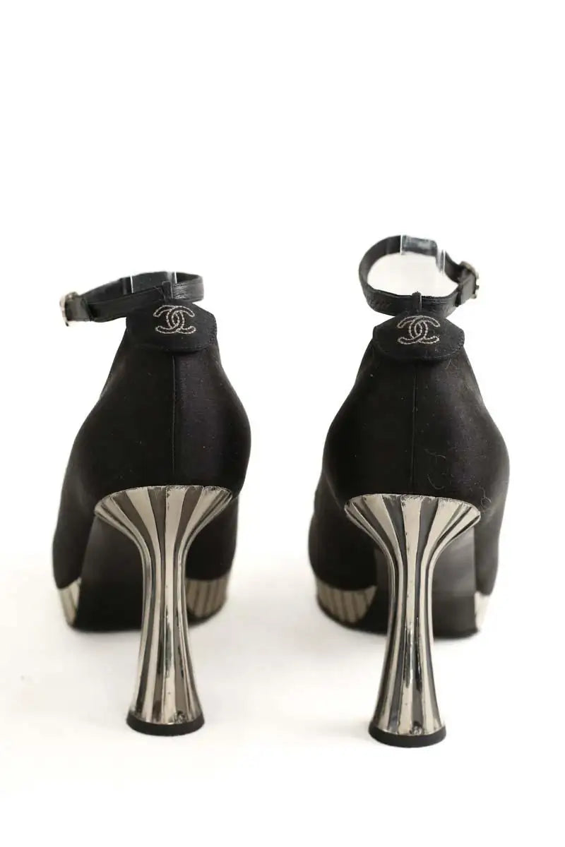 Talons Chanel Noir en Tissu