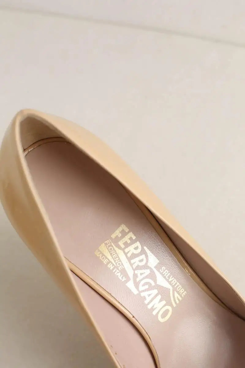 Talons Salvatore Ferragamo Beige en Cuir verni