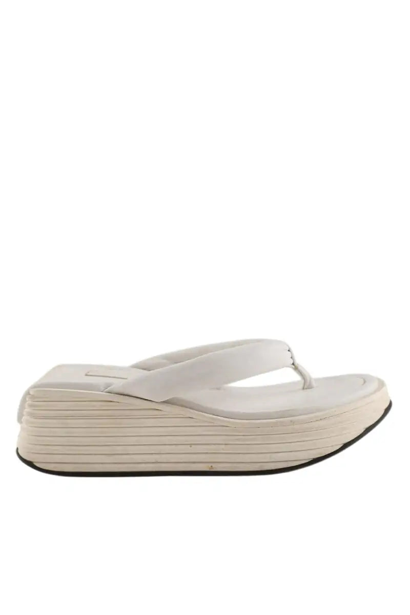 Tongs Givenchy Blanc en Cuir, taille 37 - Seconde Main