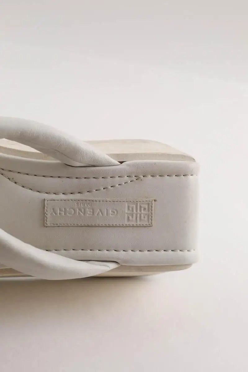 Tongs Givenchy Blanc en Cuir