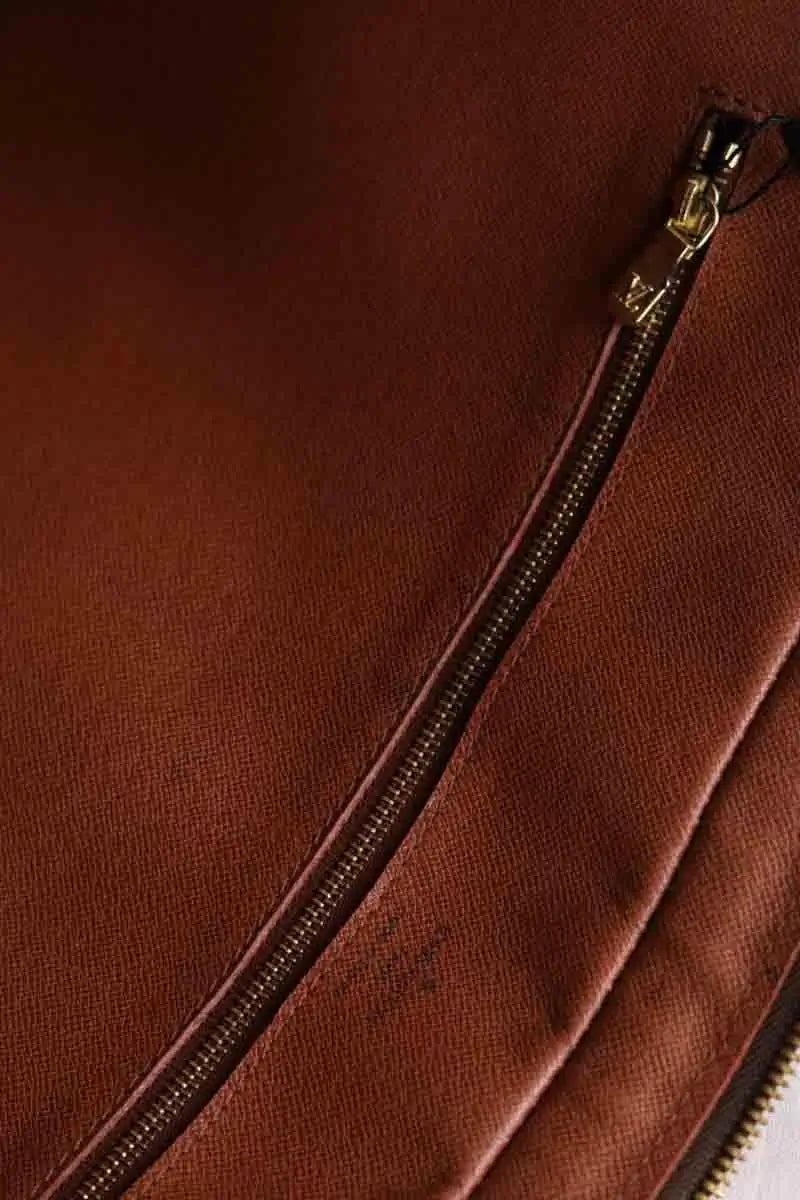 Porte-Documents Voyage PM Louis Vuitton Marron en Cuir